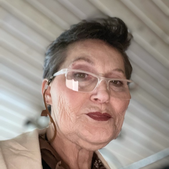 Meet your Posher, Anita - Picture 5 of 7